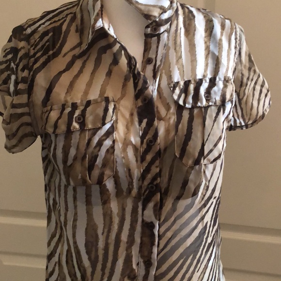 🌼 Sheer Animal Print Button Down Blouse - Size M - Picture 10 of 12